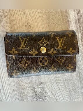 Louis Vuitton - Monogram Snap Wallet w/ Card Slots & Pockets -Brown/Gold Accents